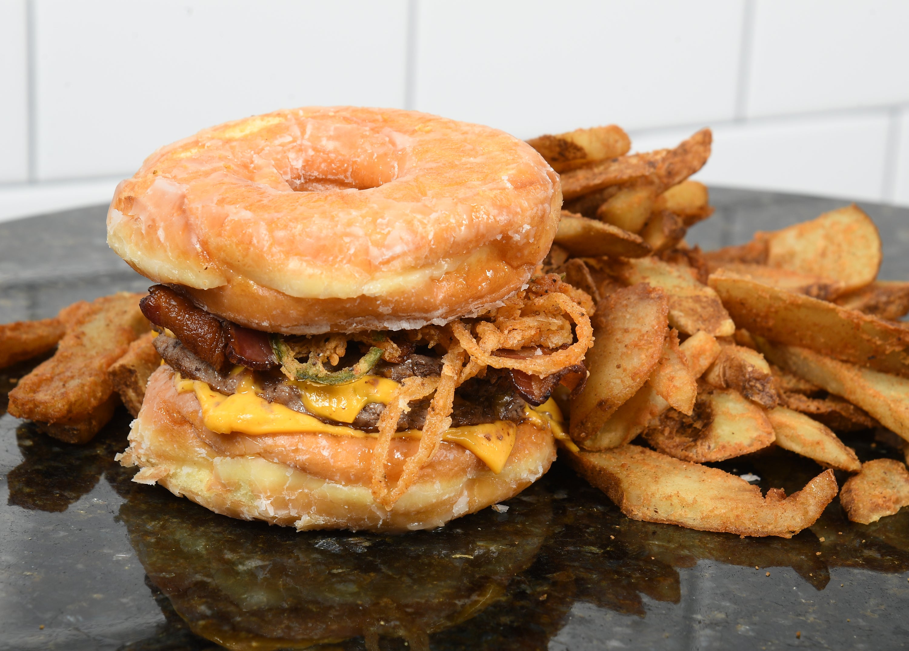 DOUGHNUT BURGER